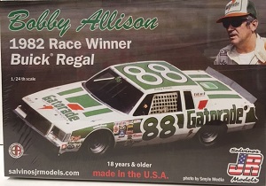 Bobby Allison #88 Gatorade 1982 Buick Regal race winner Salvinos JR Model kit